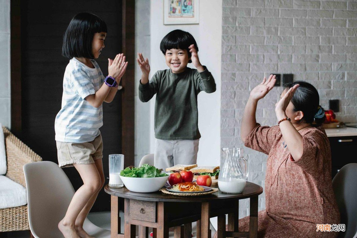 孩子说“妈妈,别人不和我玩”,该怎么办?你的回应影响孩子一生