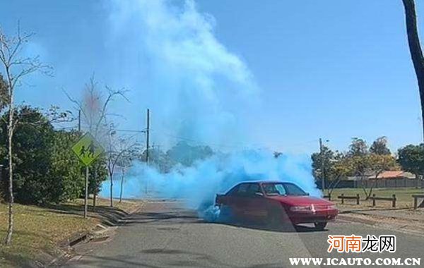 汽车冒蓝烟是什么原因造成的？加大油门冒蓝烟是不是烧机油