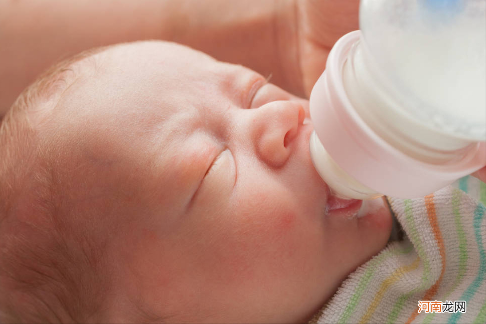 新生宝宝经常吐奶，除了拍嗝，家长需对照自查原因，附应对方法