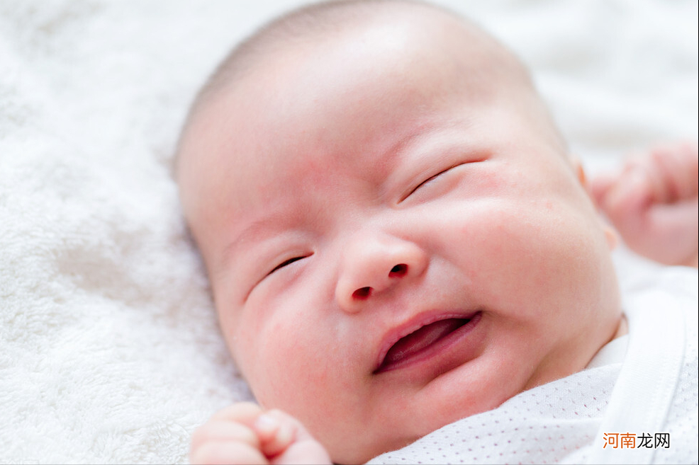 新生宝宝经常吐奶，除了拍嗝，家长需对照自查原因，附应对方法