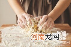 如何自制水晶饺子皮 自制水晶饺子皮的做法