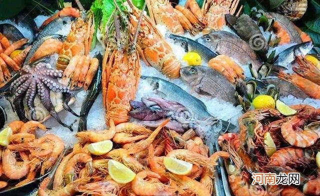 孕妇3年怀俩都是“畸形”，医生：这5种食物伤己伤胎，再馋也别碰