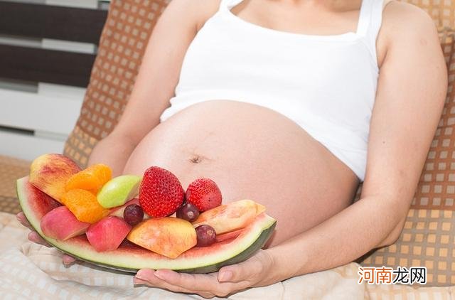 孕妇3年怀俩都是“畸形”，医生：这5种食物伤己伤胎，再馋也别碰