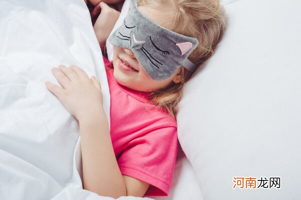 开灯睡觉会导致孩子性早熟？