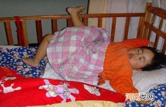 宝宝睡觉时有这3种“怪癖”，是大脑发育好的表现，家长别不在意