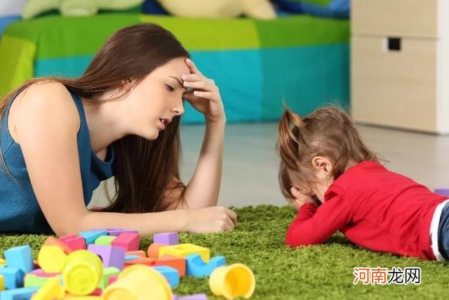 为什么有时孩子跟妈妈在一起，总喜欢无理取闹？背后的原因很暖心