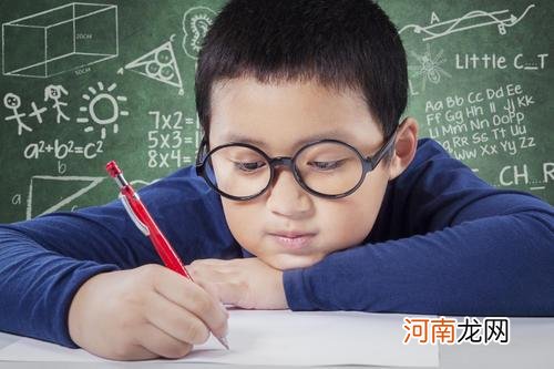 小学生作文《无聊的事》火了，老师哭笑不得，批语：别让你妈看见