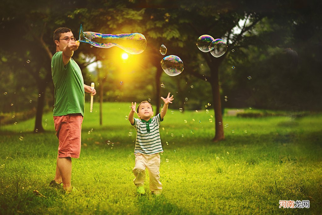 孩子喜欢动手打人怎么办？聪明的父母不打不骂，3招改掉娃的臭毛病