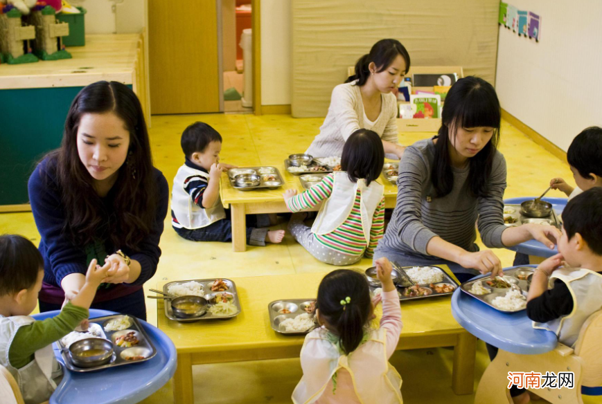 “幼儿园的友谊长大还在？”面对800块的毕业照，家长犯了难