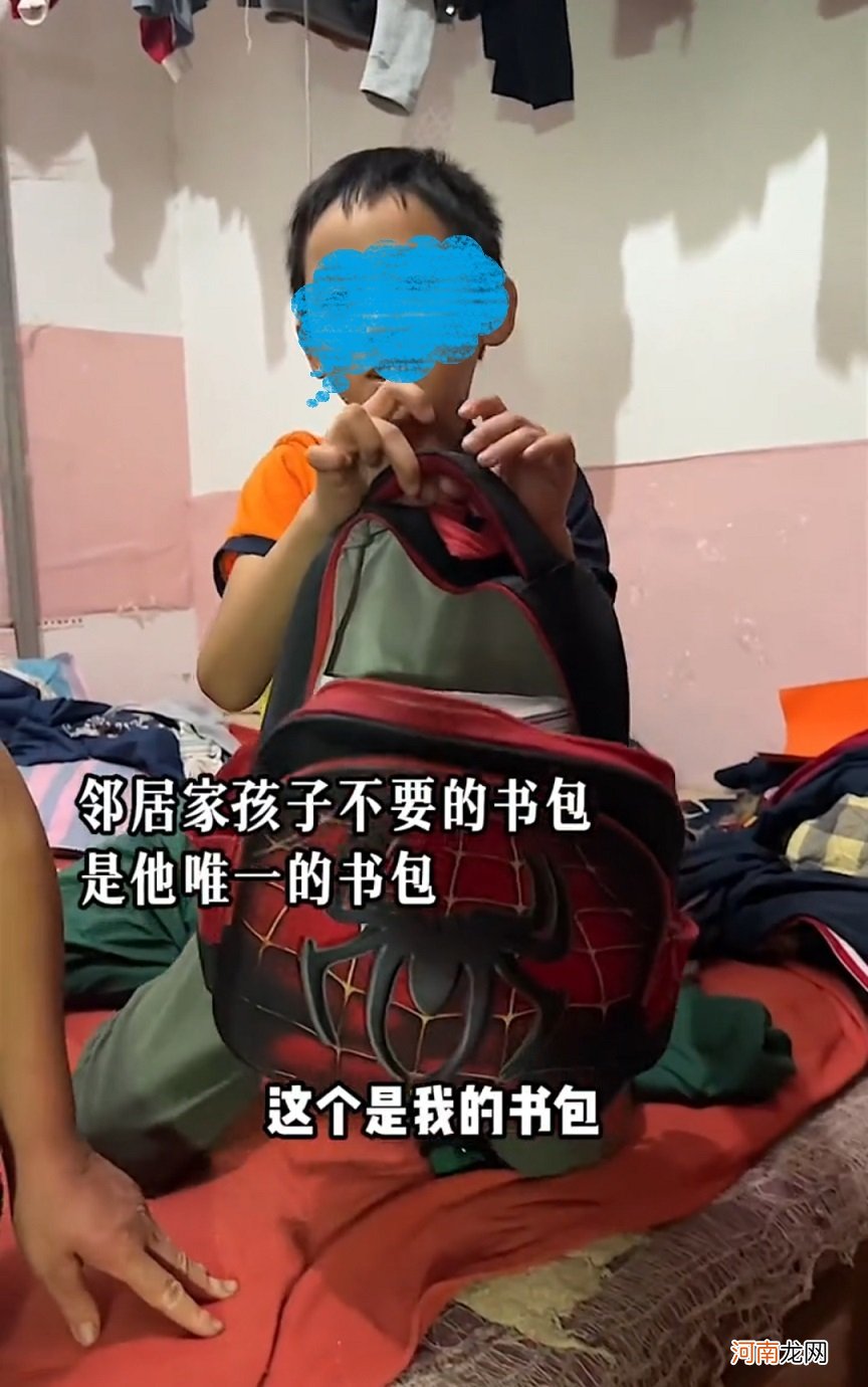 重庆：男孩深夜擦垃圾桶，网友：穷孩子早当家是真的！