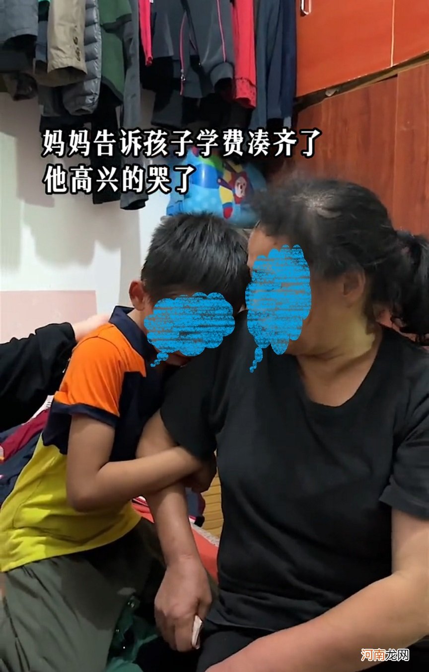 重庆：男孩深夜擦垃圾桶，网友：穷孩子早当家是真的！