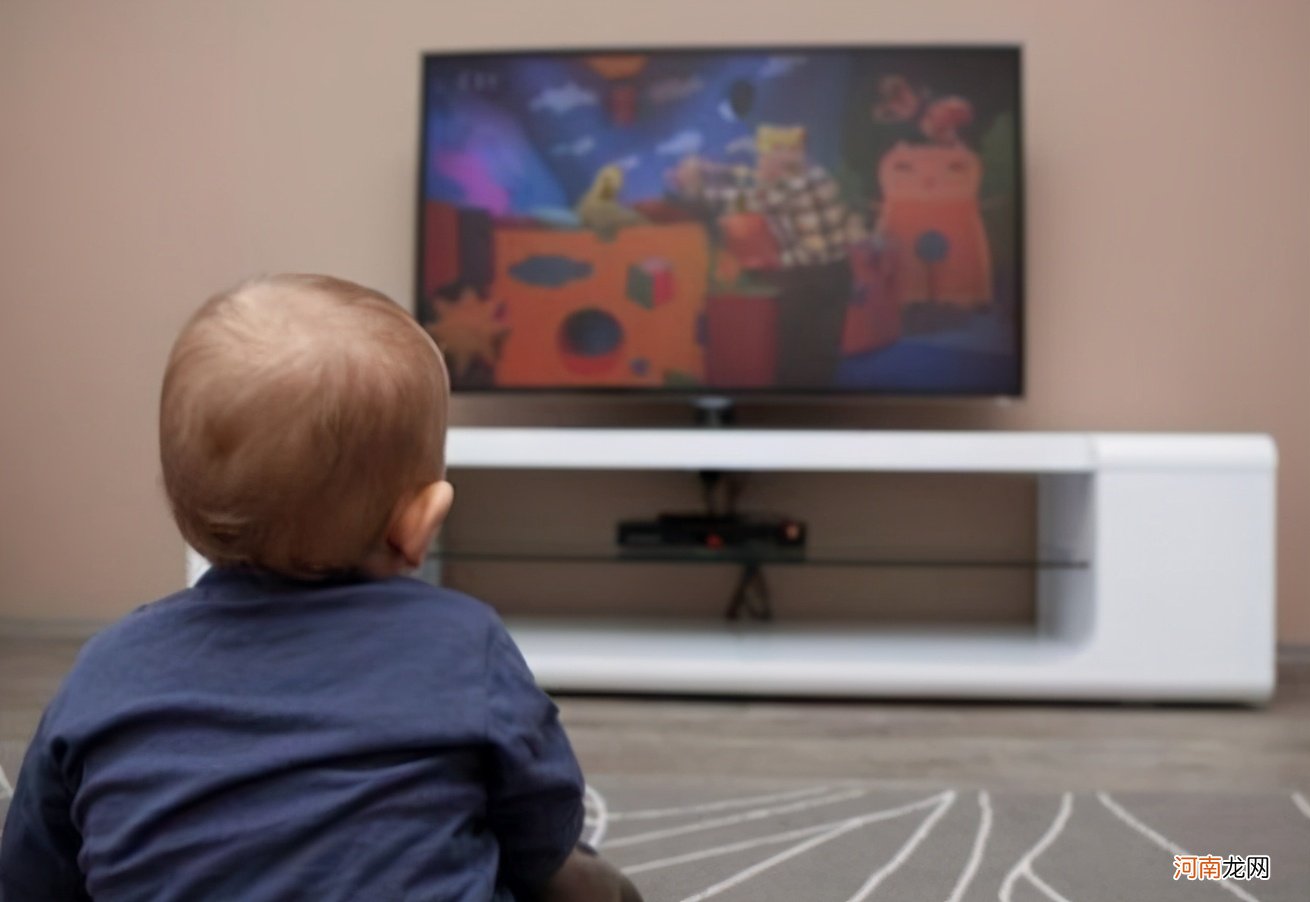 哈佛研究发现：“看电视”和“不看电视”的孩子，十年后差距巨大