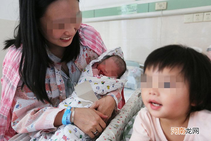 婆婆：再生一个吧，又花不了多少钱，宝妈：我们真的养不起！