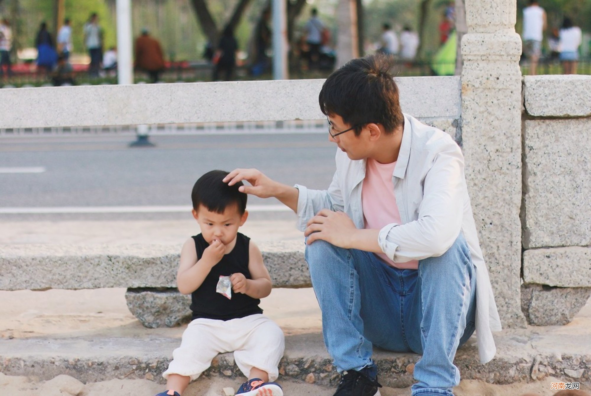 不想孩子受欺负，妈妈要教会孩子立足之道：生而为人，别太善良