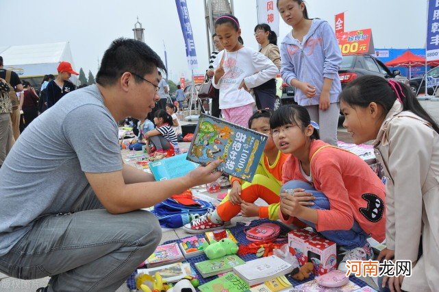 孩子成绩全校第一，哈佛妈妈分享教育心得：曾带三个孩子走遍中国