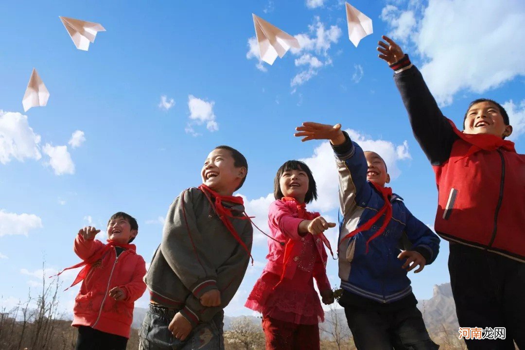 孩子成绩全校第一，哈佛妈妈分享教育心得：曾带三个孩子走遍中国