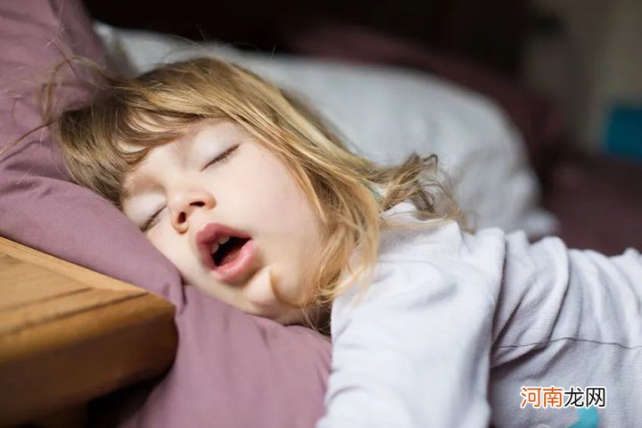 孩子有“恋物癖”，每天摸着毛毯才能睡着？四大坏习惯要及时改正