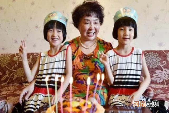 60岁大妈诞下双胞胎：11年后，曾经的喜悦输给了现实