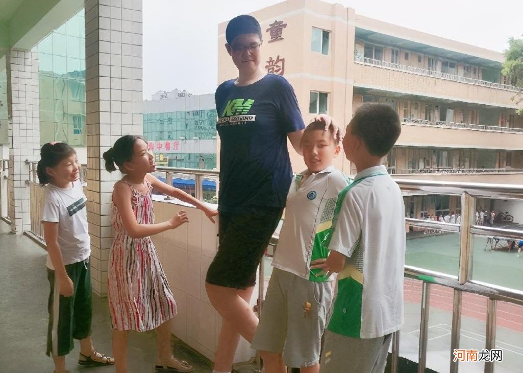 14岁男孩高2.21米，3岁达1.5米：孩子想长高，这3点很关键