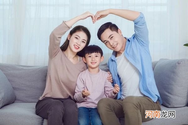 孩子盲目自大不听劝父母该怎么办？懂得聆听的魅力，孩子会更优秀