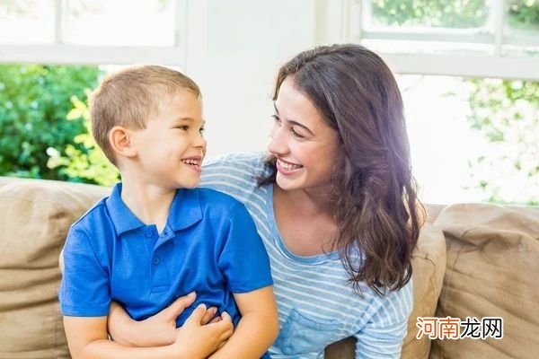 孩子盲目自大不听劝父母该怎么办？懂得聆听的魅力，孩子会更优秀