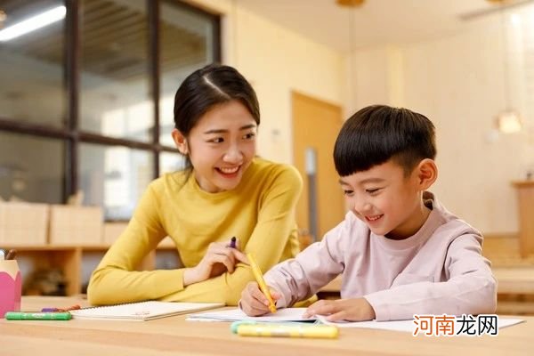 孩子盲目自大不听劝父母该怎么办？懂得聆听的魅力，孩子会更优秀