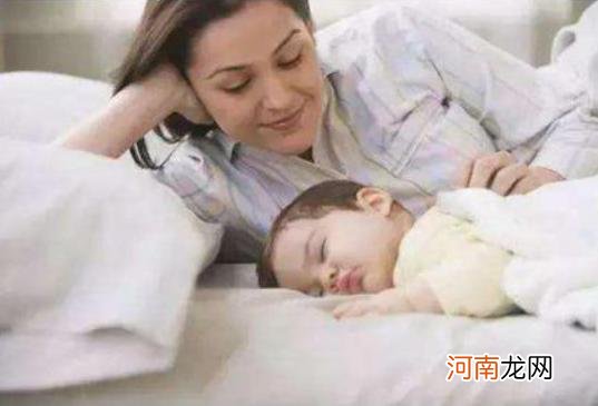 老师测试萌娃：睡着的小朋友请举手，孩子们的举动让老师哭笑不得