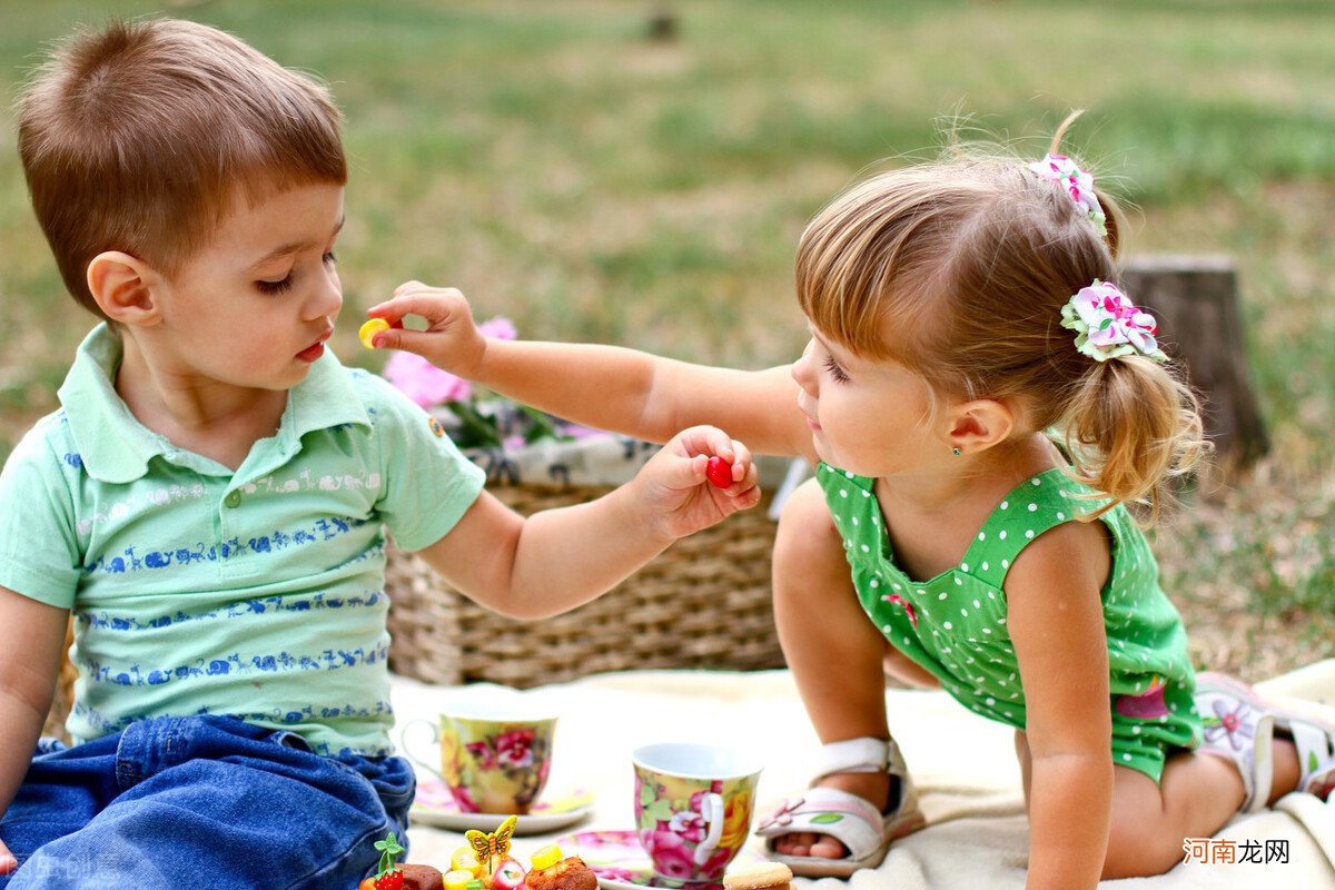 从小不被允许吃零食的孩子，长大会更健康吗？家长该看看