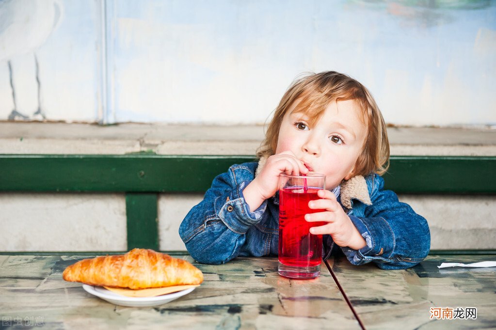 从小不被允许吃零食的孩子，长大会更健康吗？家长该看看