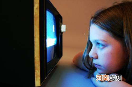 脑神经专家：3岁前看电视和不看电视的孩子，差距在7岁开始出现