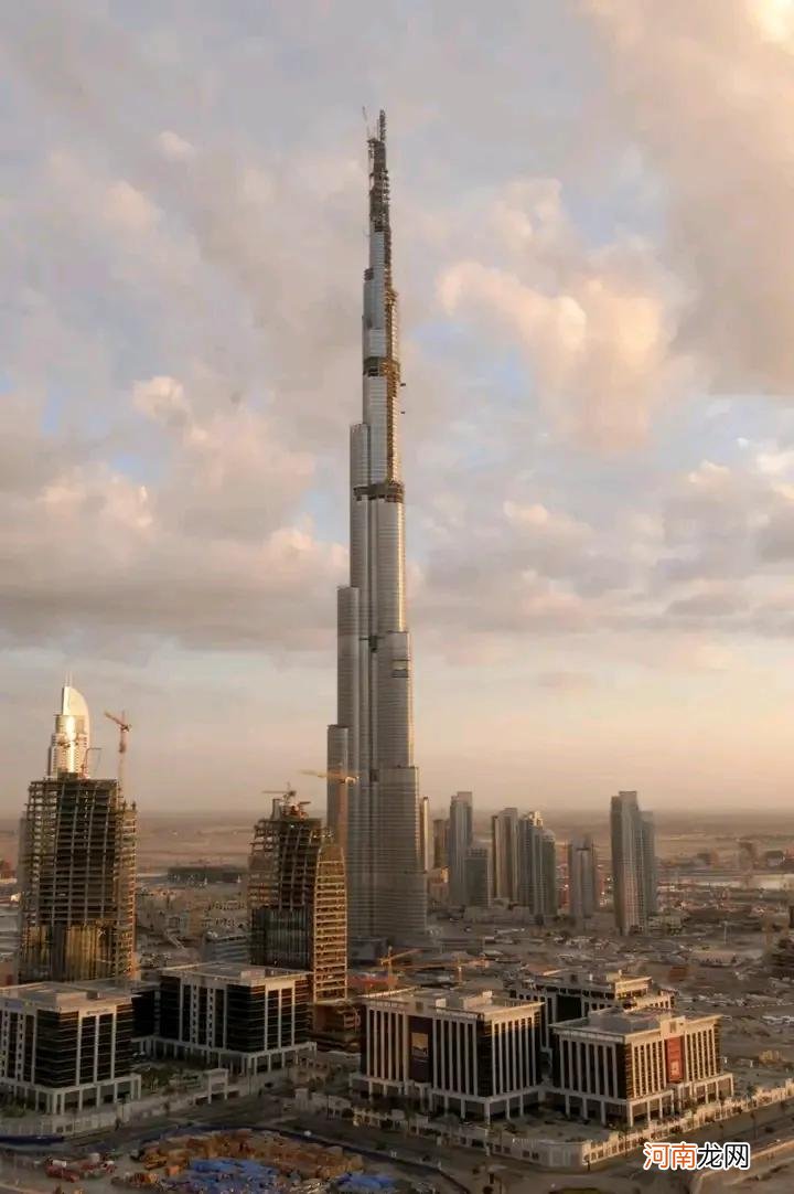 迪拜的最高楼叫什么名有多高 迪拜第一高楼