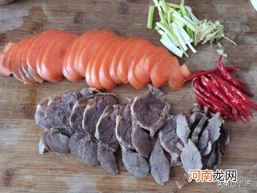 炒红萝卜丝怎么炒好吃 红萝卜和什么菜一起炒好吃？