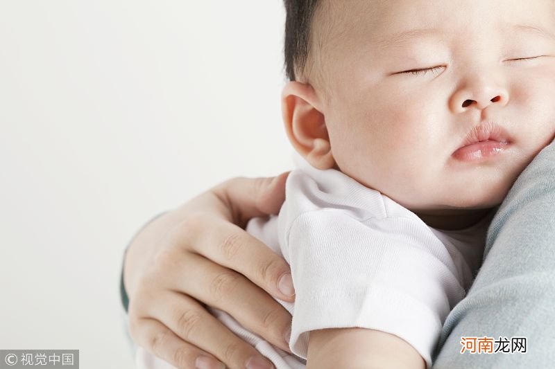 婴儿肠绞痛太折磨人，学会这几个小窍门，轻松缓解宝宝不适