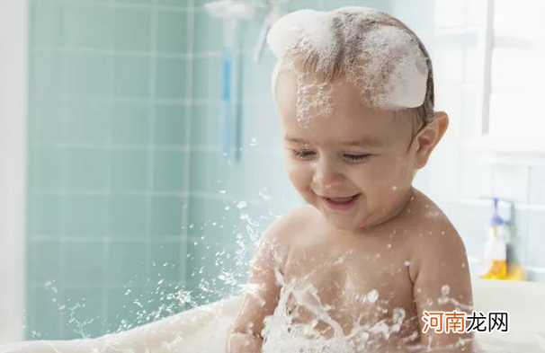 宝宝洗澡时带的“朋友”，悄悄伤害了他，宝妈批评自己“不称职”
