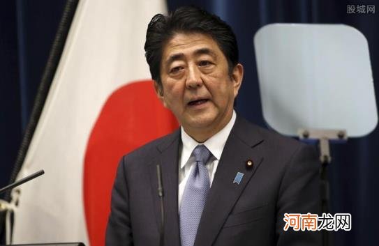 安倍为什么要街头演讲 第一枪后安倍曾回头看是穿防弹衣了吗