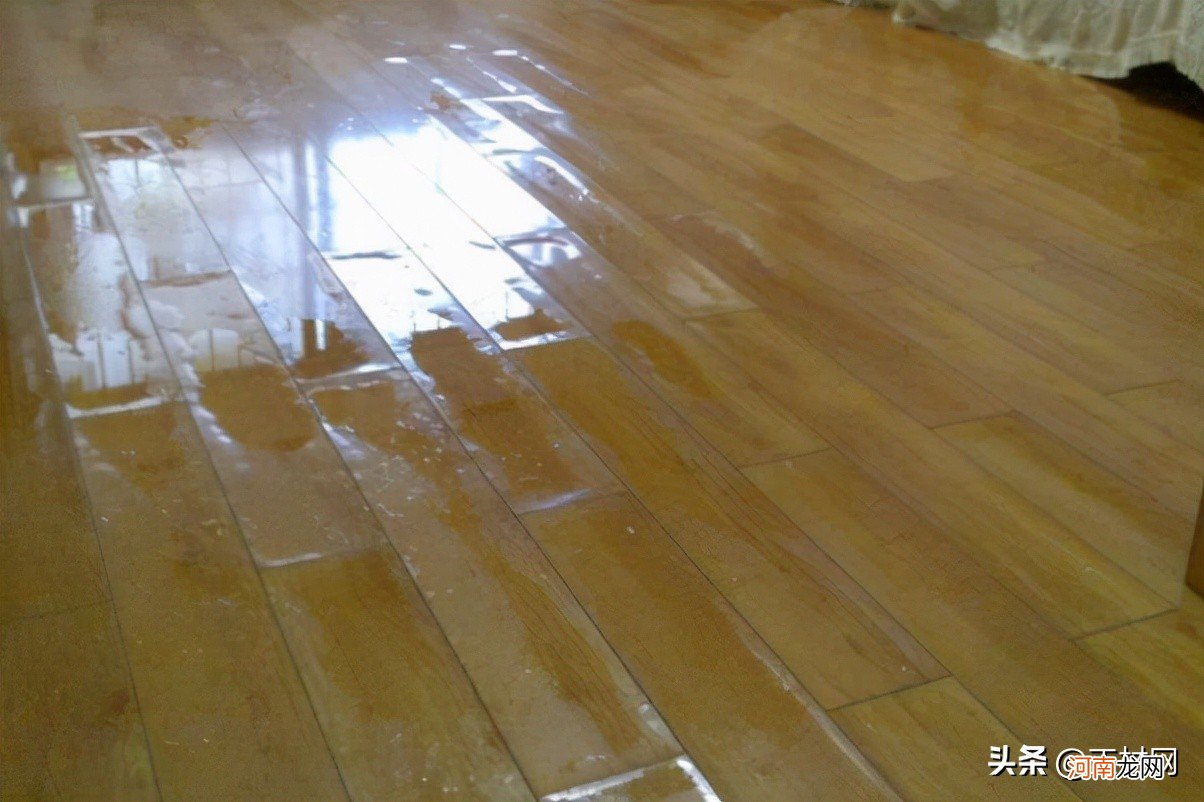 复合地板大面积泡水了怎么处理 木地板泡水了怎么补救
