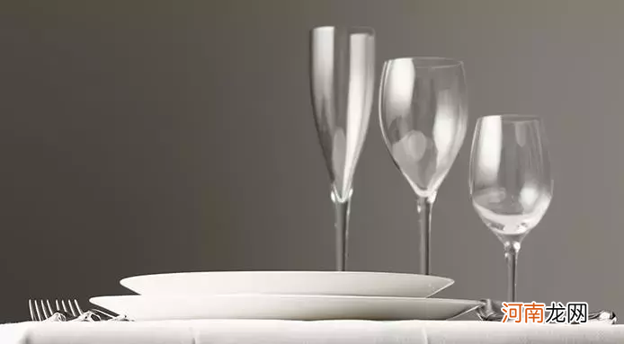 西餐拿刀叉的正确方法图片 吃西餐刀叉的正确使用方法