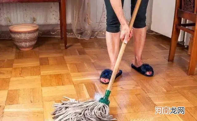 怎样才能把地板拖得又干净又亮 地板怎么拖干净又亮