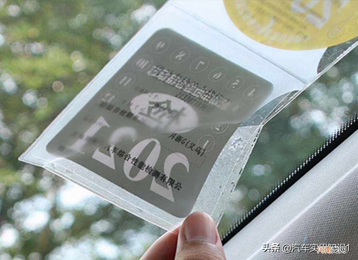 透明胶带粘在玻璃上的胶怎么去除 玻璃上的胶怎么去除