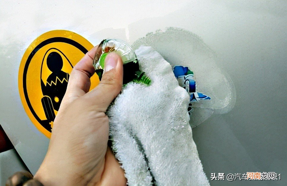 透明胶带粘在玻璃上的胶怎么去除 玻璃上的胶怎么去除