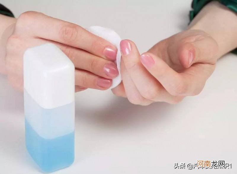 透明胶带粘在玻璃上的胶怎么去除 玻璃上的胶怎么去除