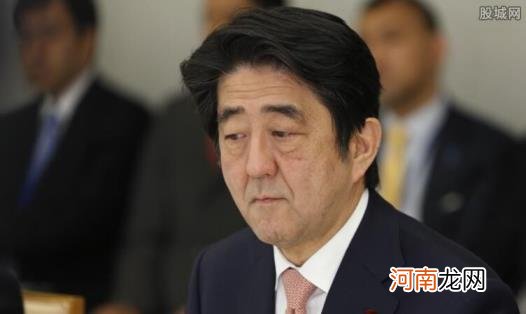 安倍头发为什么剃光 安倍的灵车是什么车