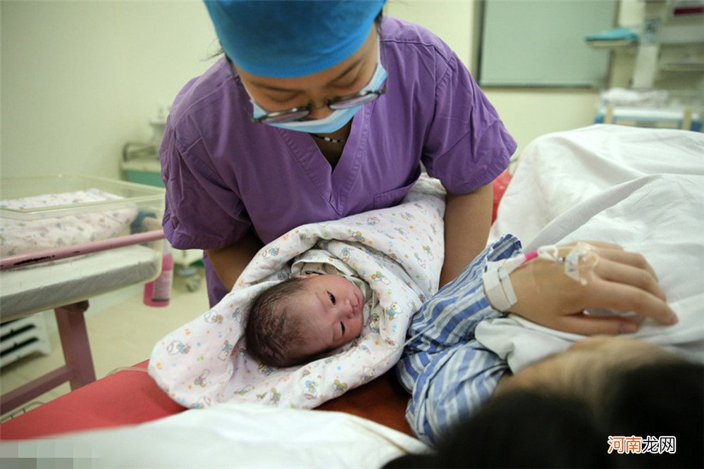 新生宝宝人生第一个10分钟，都经历了什么？医生：宝宝真的很忙