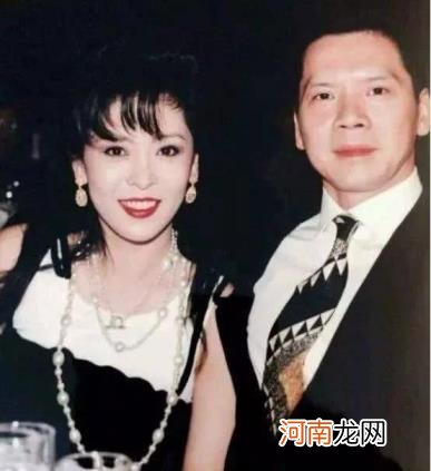 向华强为什么不娶貌美如花的关之琳？看了陈岚年轻时照片就懂了