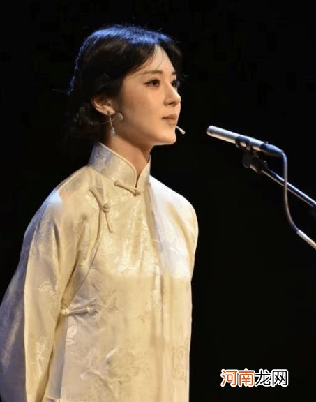 知名女相声演员深夜遭“袭击”，卧室门被射碎，门上弹孔明显