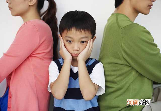 孩子性格自卑让人心疼？家长从4个方面培养，对他将来大有好处