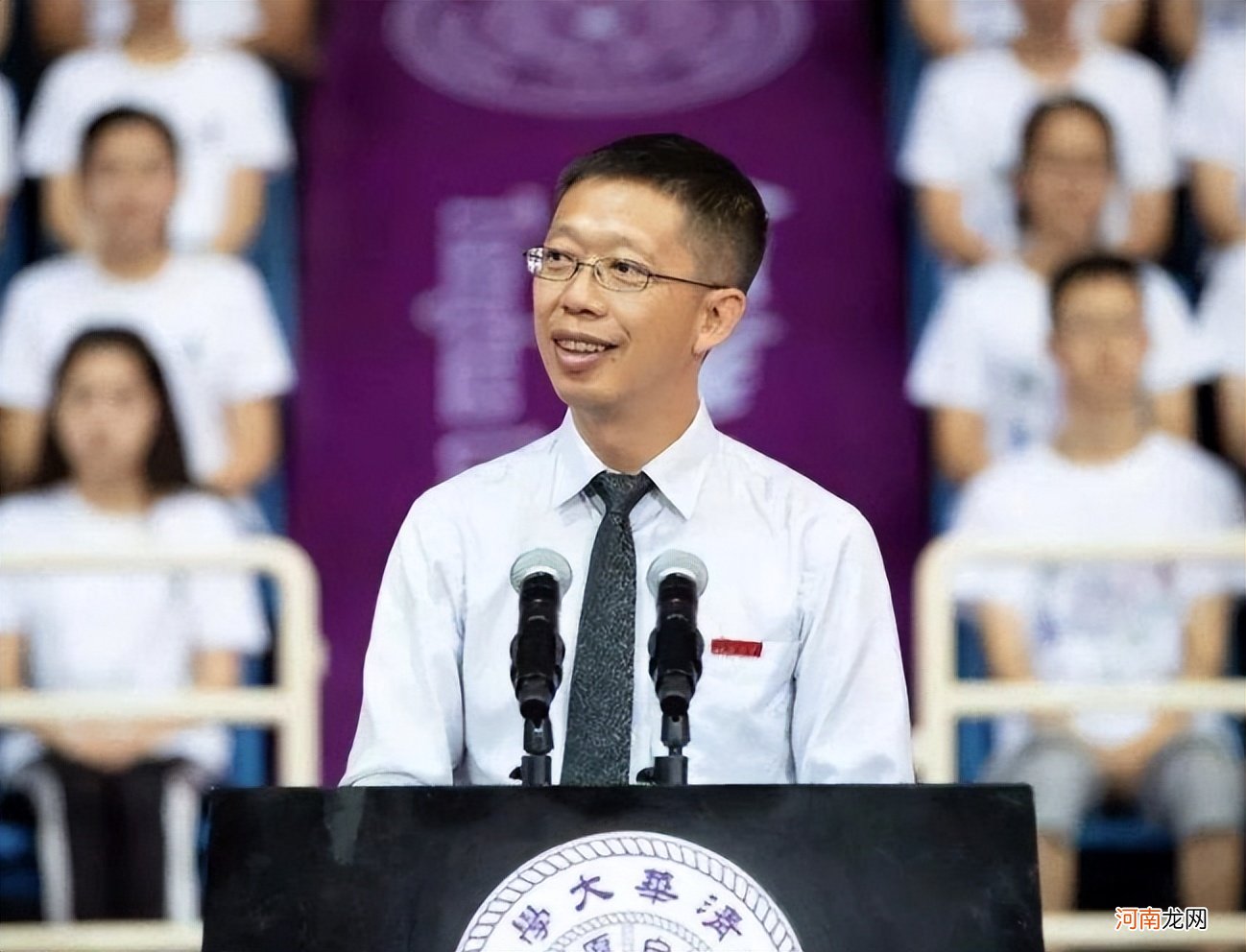 名牌大学教授级别工资多少 大学教授的工资多少钱一个月