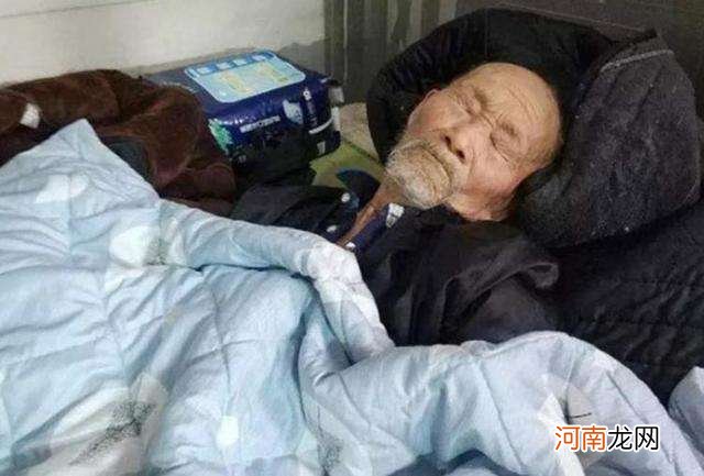 忽然梦见死去的亲人还活着 梦见死去的亲人好像还活着