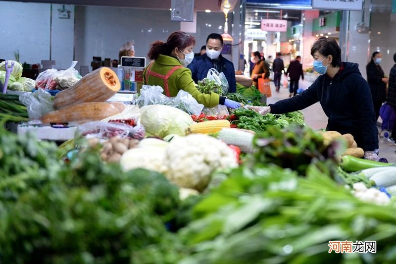 菜贩子透露：以下这些蔬菜可能泡了“保鲜剂”，要尽量少给孩子吃