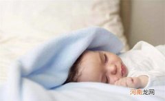 宝宝几个月可以开始用枕头 婴儿什么时候能用枕头